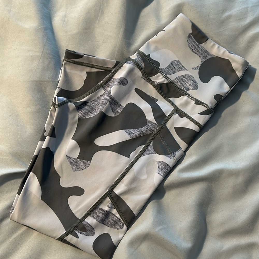 Capri length leggings with pockets